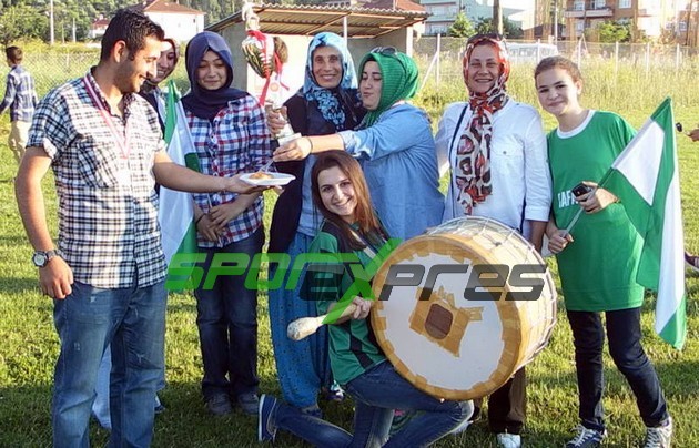 Cihadiyespor şampiyonluğu kutladı