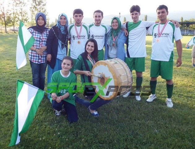 Cihadiyespor şampiyonluğu kutladı