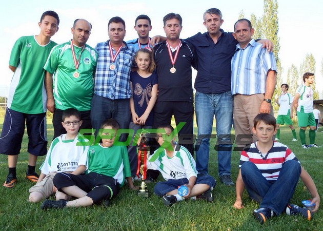 Cihadiyespor şampiyonluğu kutladı