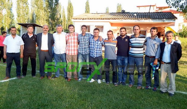 Cihadiyespor şampiyonluğu kutladı