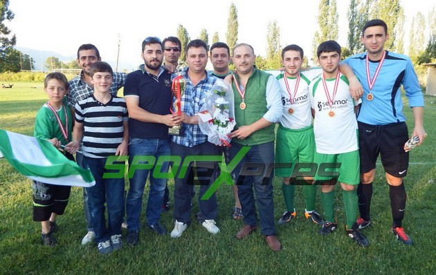Cihadiyespor şampiyonluğu kutladı