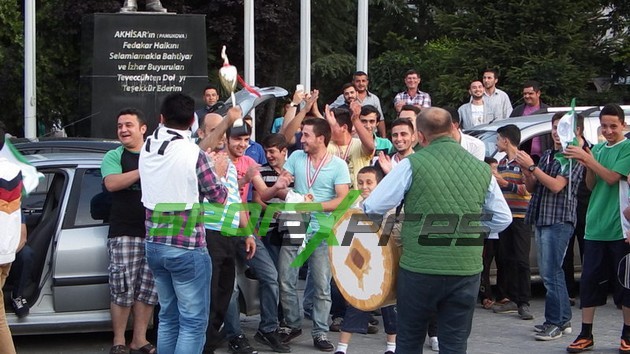Cihadiyespor şampiyonluğu kutladı