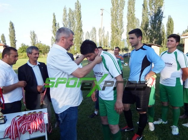 Cihadiyespor şampiyonluğu kutladı