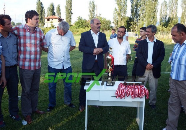 Cihadiyespor şampiyonluğu kutladı