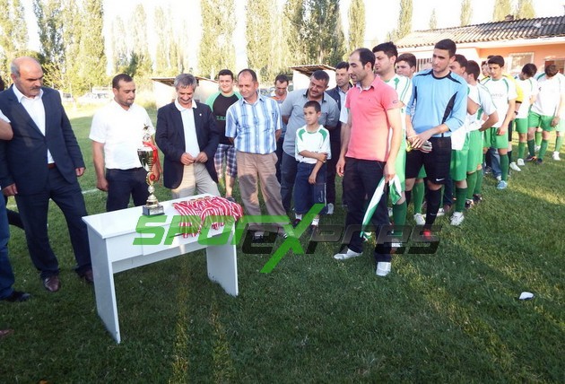 Cihadiyespor şampiyonluğu kutladı