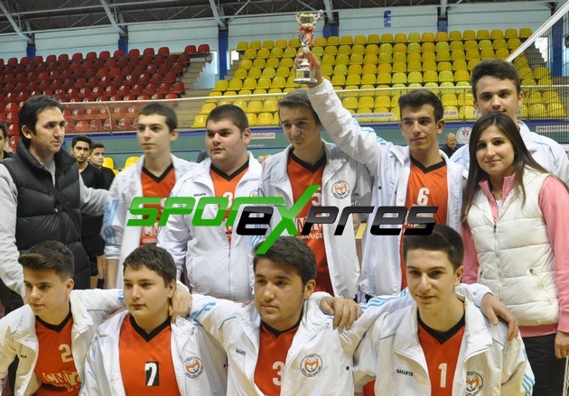 Lisesle Voleybol da Tansu Çiller Şampiyon