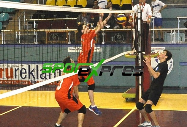 Lisesle Voleybol da Tansu Çiller Şampiyon