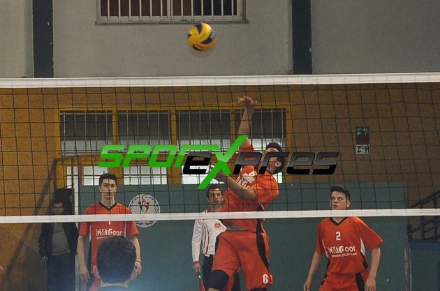 Lisesle Voleybol da Tansu Çiller Şampiyon