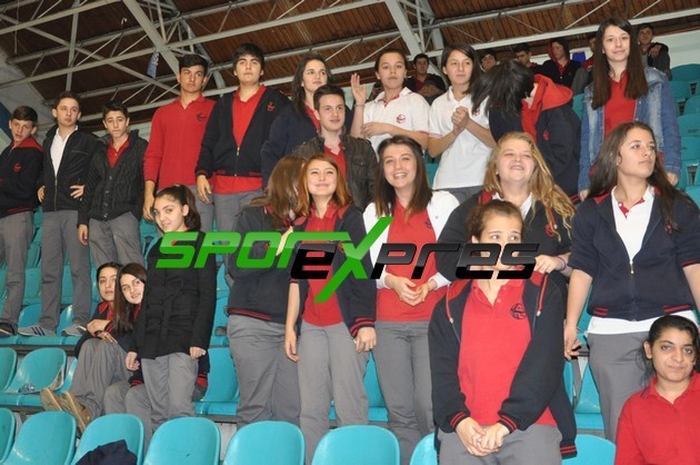 Lisesle Voleybol da Tansu Çiller Şampiyon