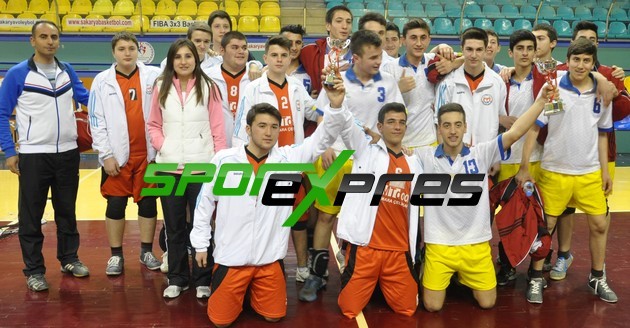 Lisesle Voleybol da Tansu Çiller Şampiyon