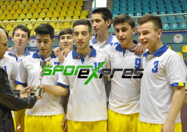 Lisesle Voleybol da Tansu Çiller Şampiyon