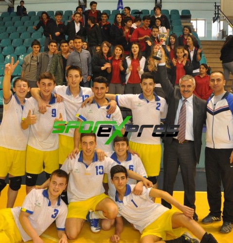 Lisesle Voleybol da Tansu Çiller Şampiyon