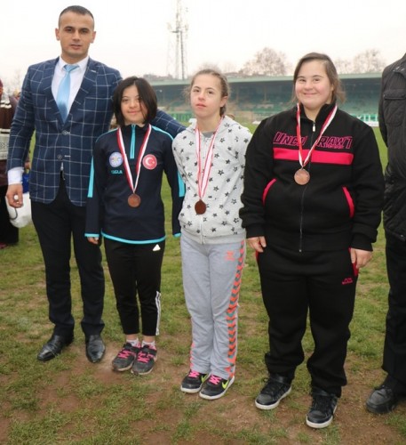 Engelleri aştılar