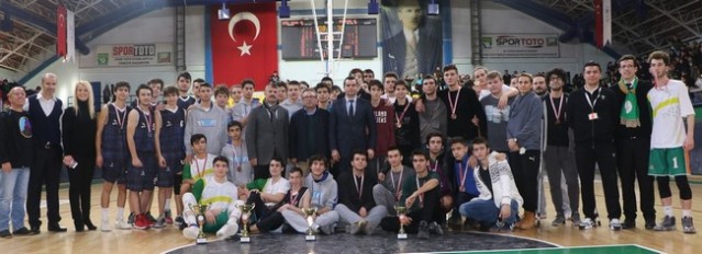 Genç Erkeklerde Doğa Koleji Şampiyon