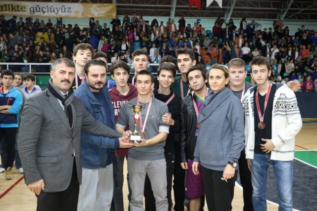 Genç Erkeklerde Doğa Koleji Şampiyon