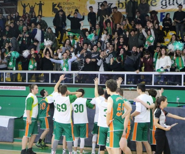 Genç Erkeklerde Doğa Koleji Şampiyon