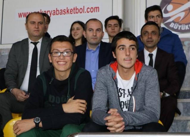 Genç Erkeklerde Doğa Koleji Şampiyon