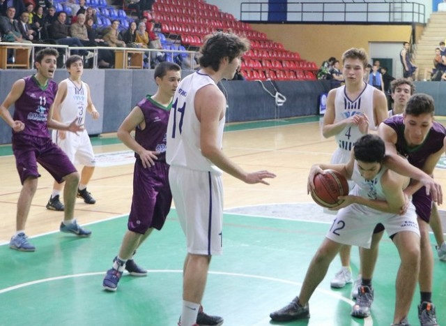 Genç Erkeklerde Doğa Koleji Şampiyon