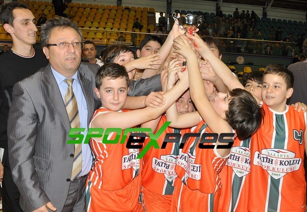Basketbolda Şampiyon Fatih Koleji