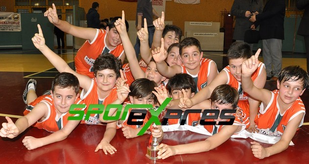 Basketbolda Şampiyon Fatih Koleji