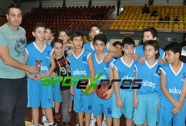 Basketbolda Şampiyon Fatih Koleji