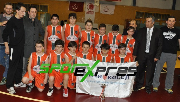 Basketbolda Şampiyon Fatih Koleji
