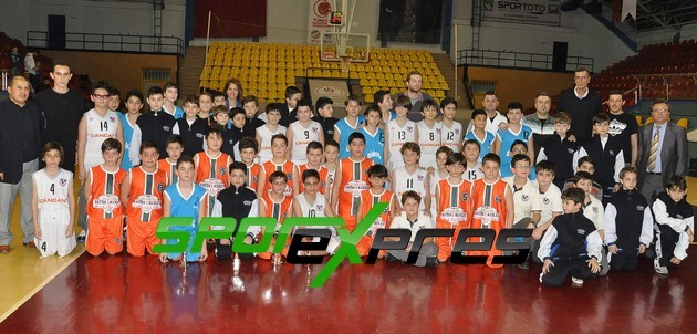 Basketbolda Şampiyon Fatih Koleji