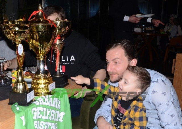 Gelişim Basket'ten Coşkulu Kutlama