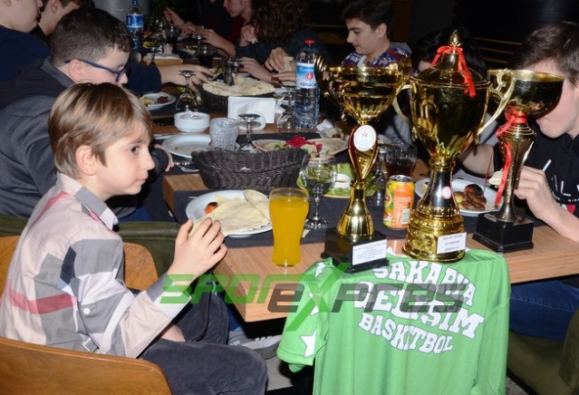 Gelişim Basket'ten Coşkulu Kutlama