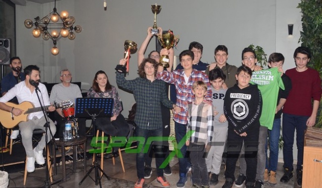 Gelişim Basket'ten Coşkulu Kutlama