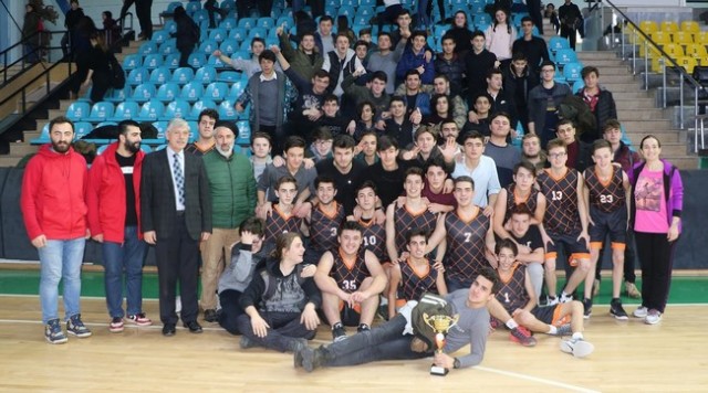 GENÇ ERKEKLERDE ŞAMPİYON SERDİVAN ANADOLU