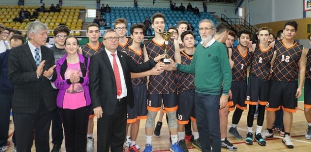 GENÇ ERKEKLERDE ŞAMPİYON SERDİVAN ANADOLU