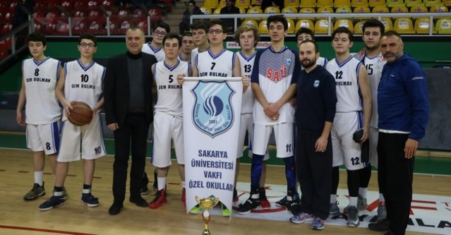 GENÇ ERKEKLERDE ŞAMPİYON SERDİVAN ANADOLU