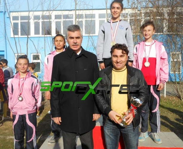 Okullar Arası Kros Müsabakaları Nefes Kesti
