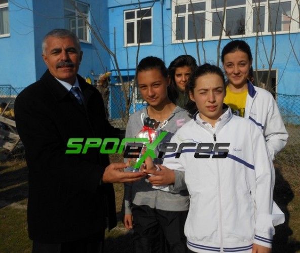 Okullar Arası Kros Müsabakaları Nefes Kesti