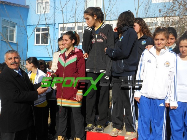 Okullar Arası Kros Müsabakaları Nefes Kesti