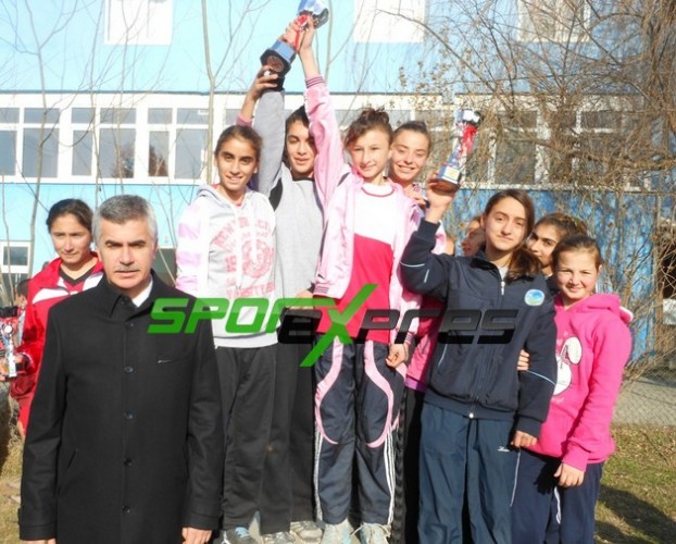 Okullar Arası Kros Müsabakaları Nefes Kesti
