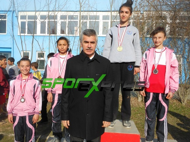 Okullar Arası Kros Müsabakaları Nefes Kesti