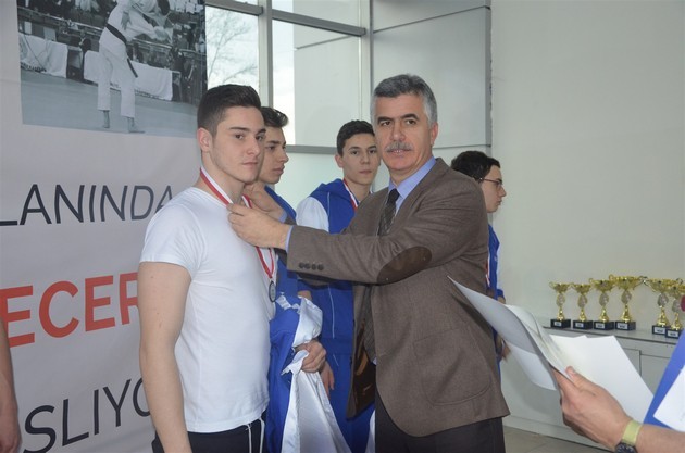 Gençler Türkiye Yüzme Şampiyonası sonaerdi