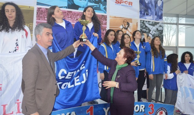 Gençler Türkiye Yüzme Şampiyonası sonaerdi