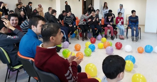 Gençlerin İyilik Ağacıyla “Otizmin Farkındayız“