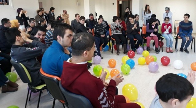 Gençlerin İyilik Ağacıyla “Otizmin Farkındayız“