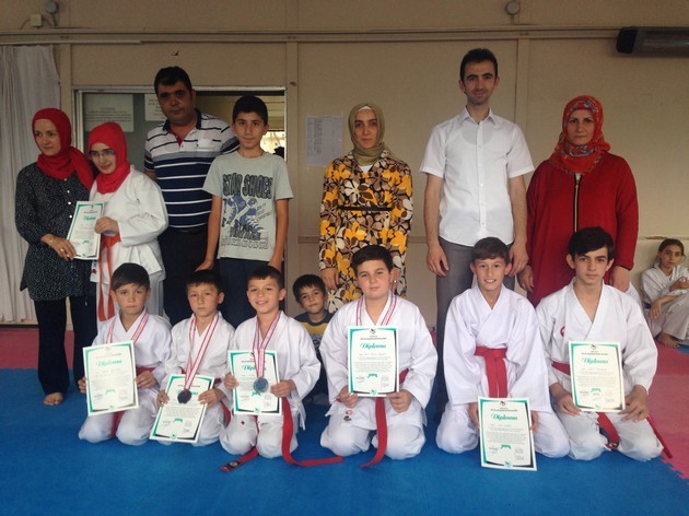 Geyve Karate de kuşak sınavı yapıldı.