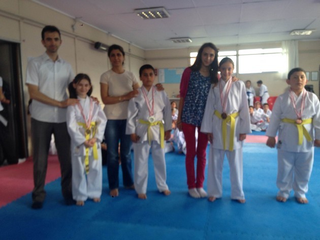 Geyve Karate de kuşak sınavı yapıldı.