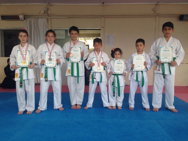 Geyve Karate de kuşak sınavı yapıldı.