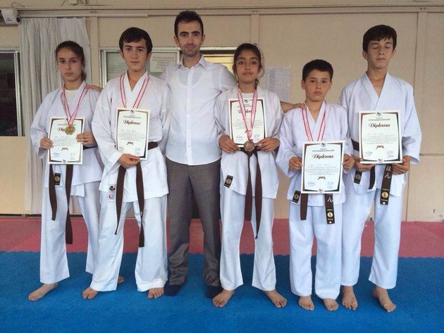 Geyve Karate de kuşak sınavı yapıldı.