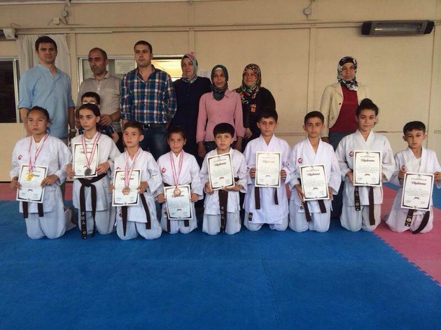 Geyve Karate de kuşak sınavı yapıldı.