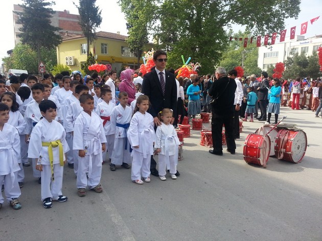 Geyveli minik karateciler 23 Nisanı  kutladı