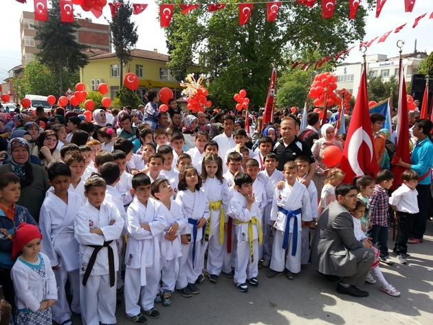 Geyveli minik karateciler 23 Nisanı  kutladı