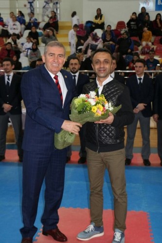 Geyveli Karatecilerden 32 madalya